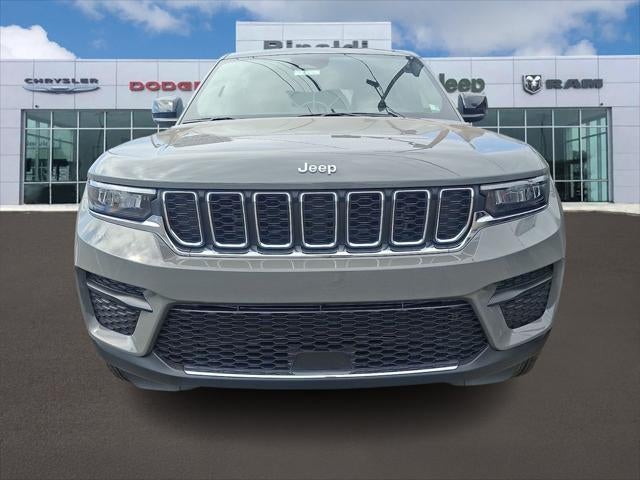 2027 Jeep Grand Cherokee GRAND CHEROKEE LAREDO X 4X4