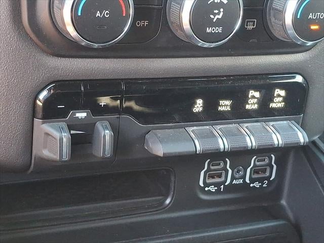 2021 RAM 1500 Big Horn Crew Cab 4x4 5'7' Box