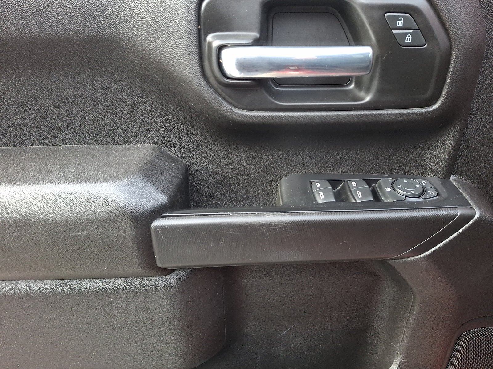 2021 Chevrolet Silverado 1500 4WD Crew Cab Short Bed Custom