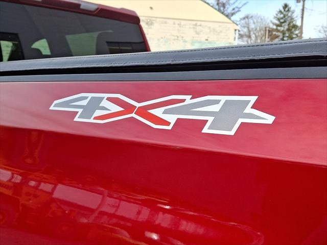 2021 Chevrolet Silverado 1500 4WD Crew Cab Short Bed Custom